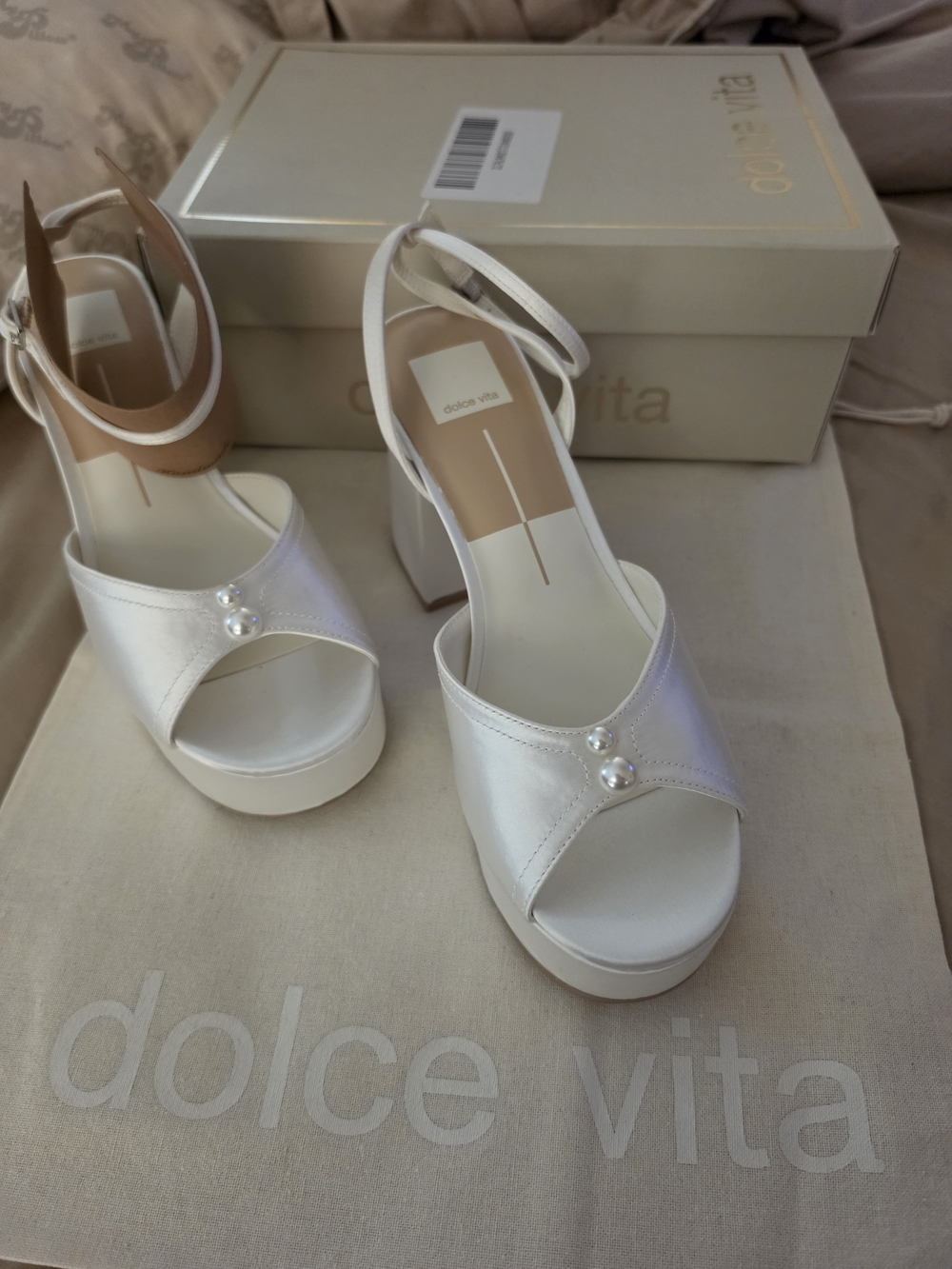 Dolce Vita Women’s White Pearl-Accent Platform Sandals - Picture 2 of 5
